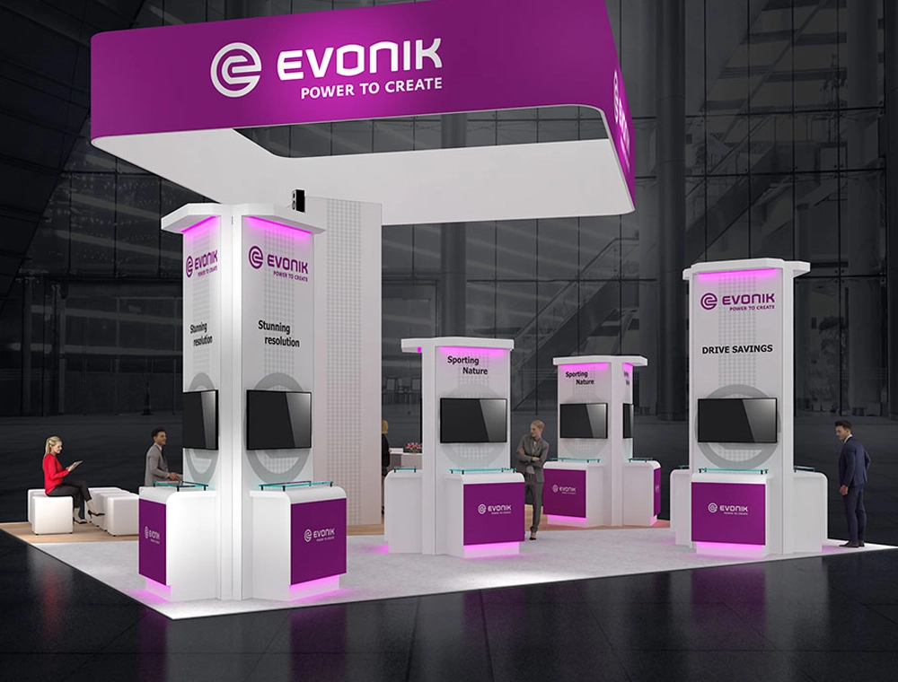 30x30 display with central demo and product towers