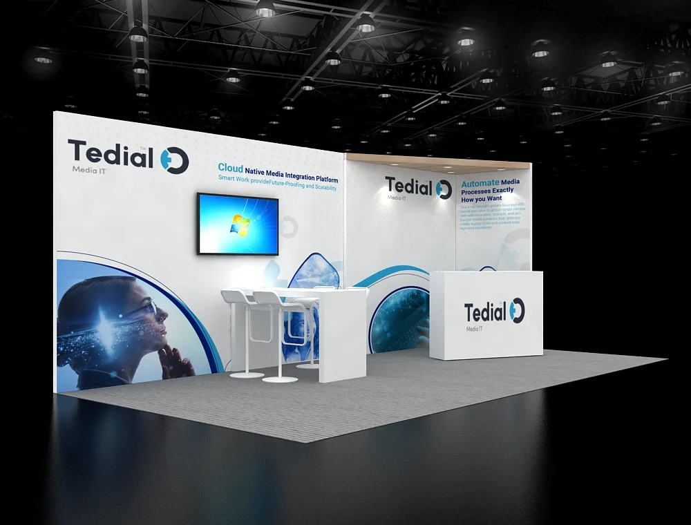 10x20 trade show booth with curved back wall graphics